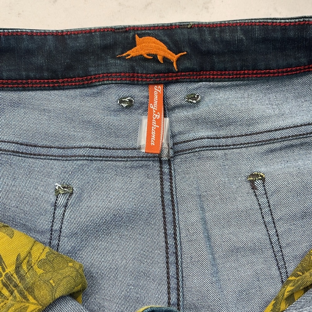 Men’s 36/34 Tommy Bahama relaxed fit jeans - Picture 4 of 6